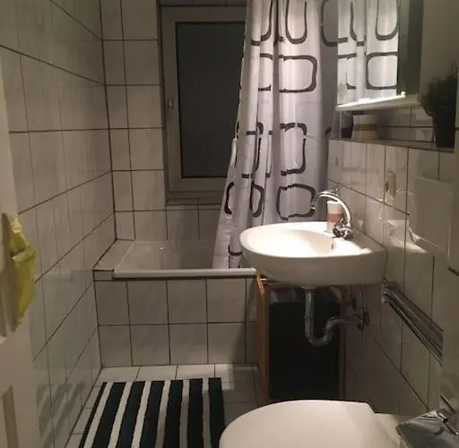 Schoene 2-zimmerwohnung, 10 Geh-minuten Zum