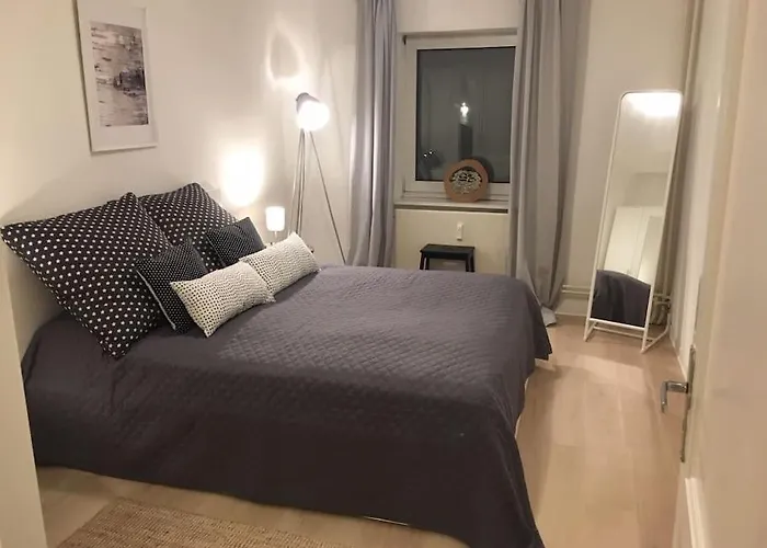 Schoene 2-zimmerwohnung, 10 Geh-minuten Zum *